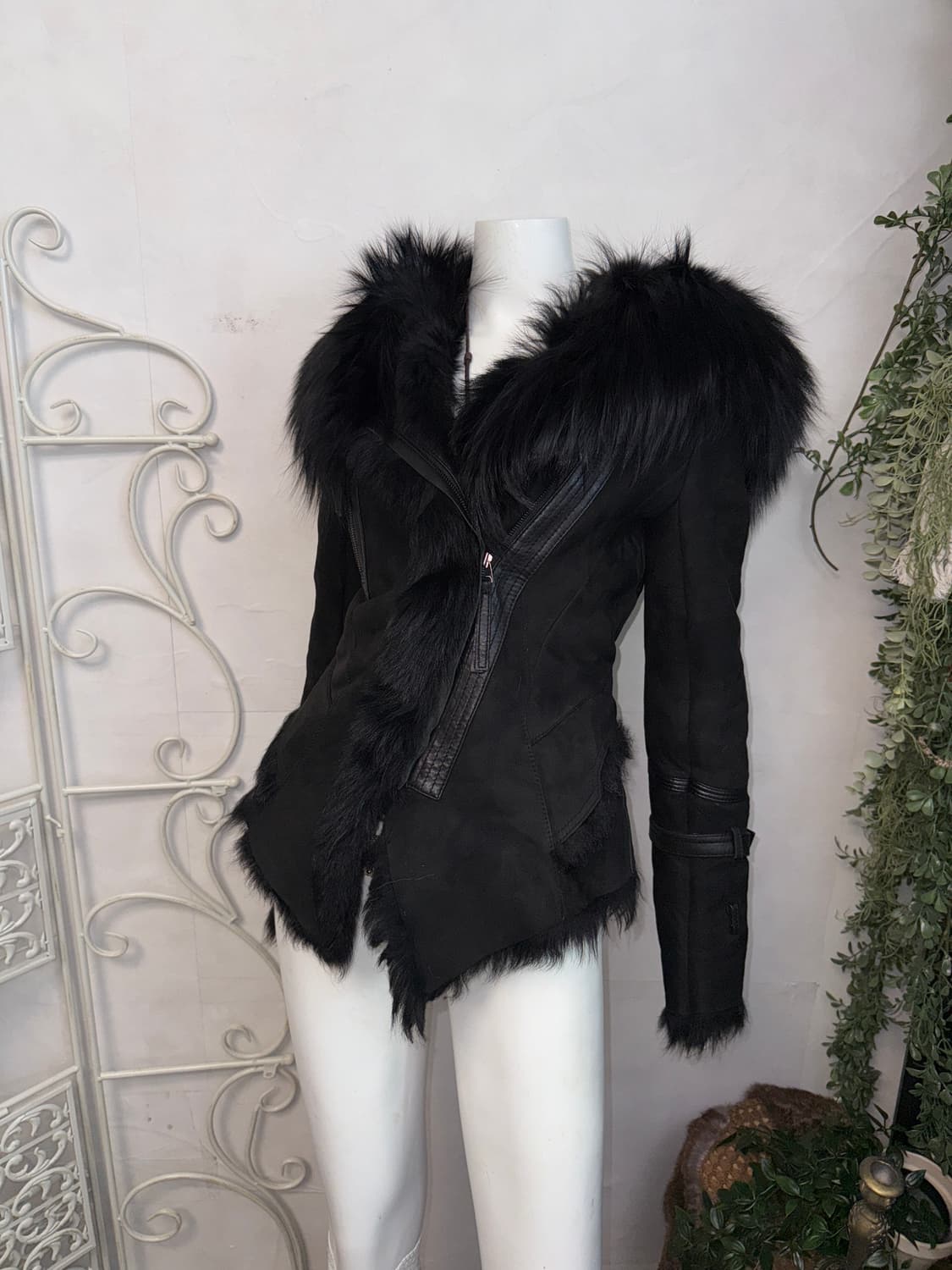 Black lamb skin buckled fur hood mustang 상품이미지5