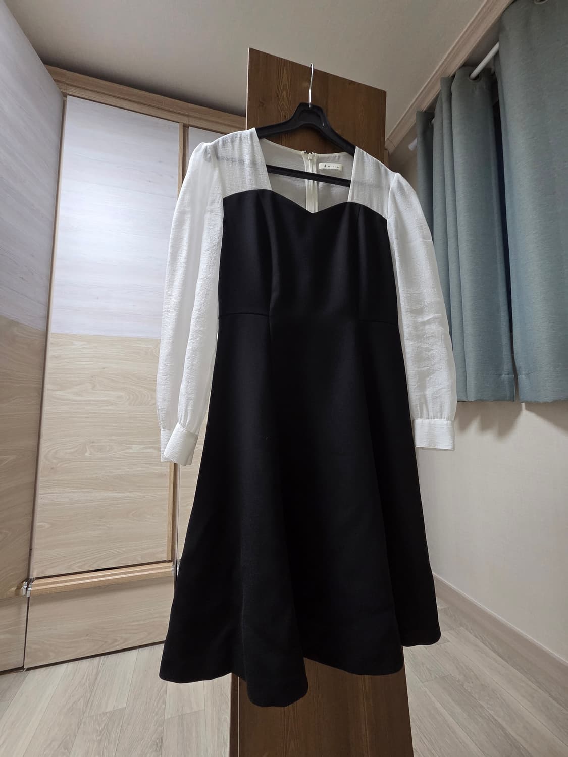 잇미샤 하트넥 플레어 원피스 블랙 상품이미지3