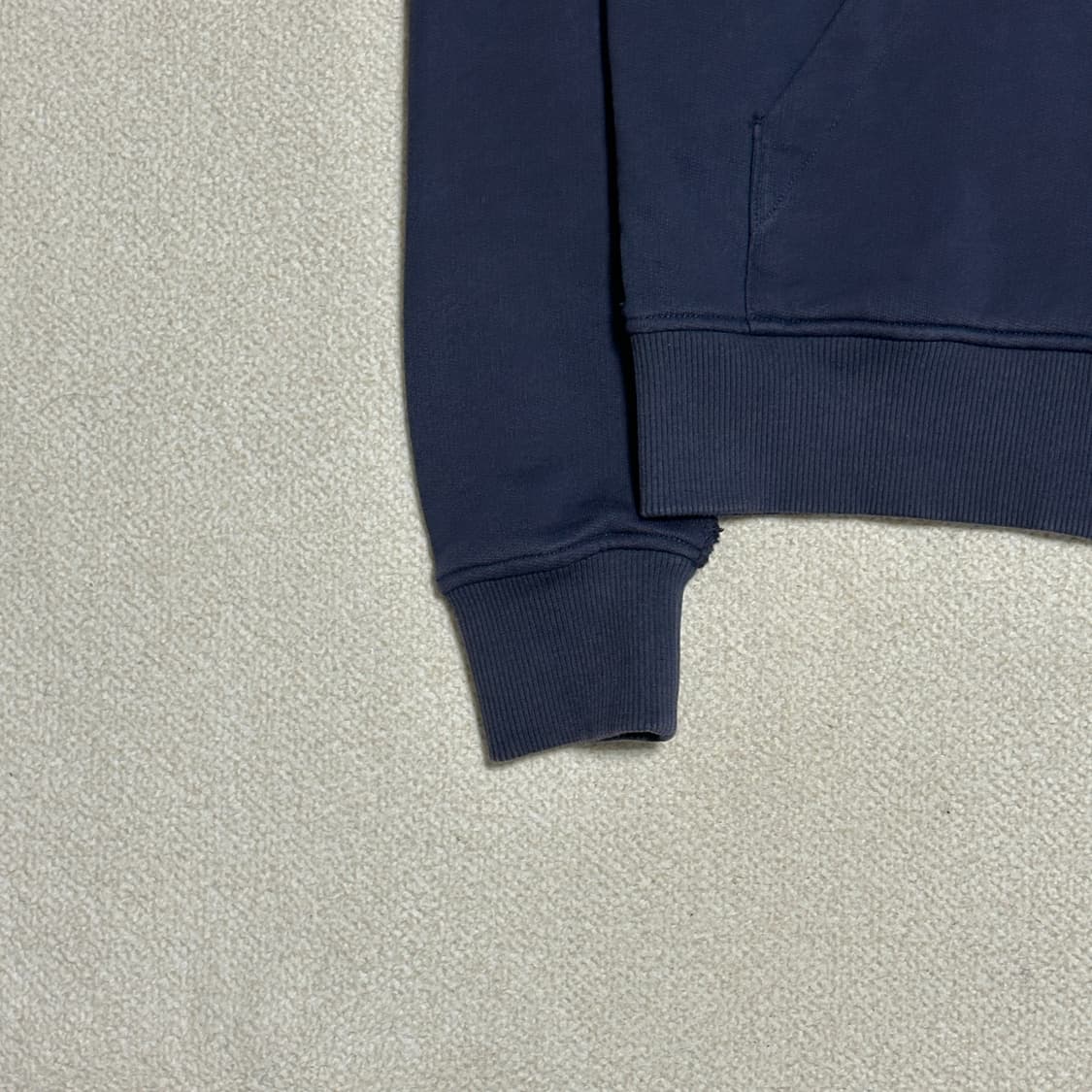 아미 21SS 하트 스몰 로고 자수 후드집업 상품이미지4