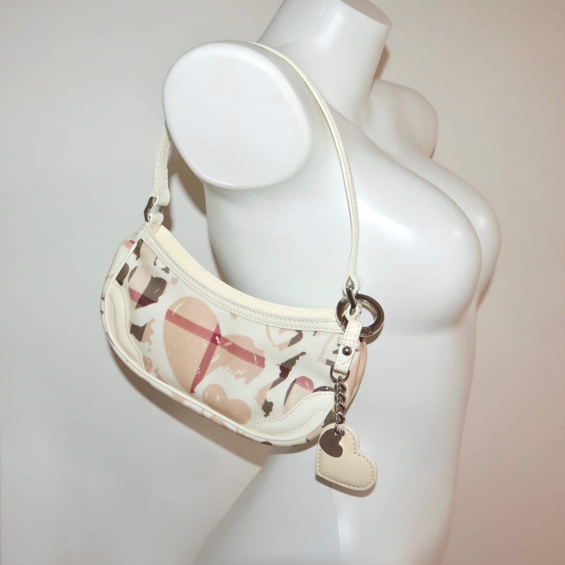 Burberry 버버리 하트 체크 키링백 상품이미지6