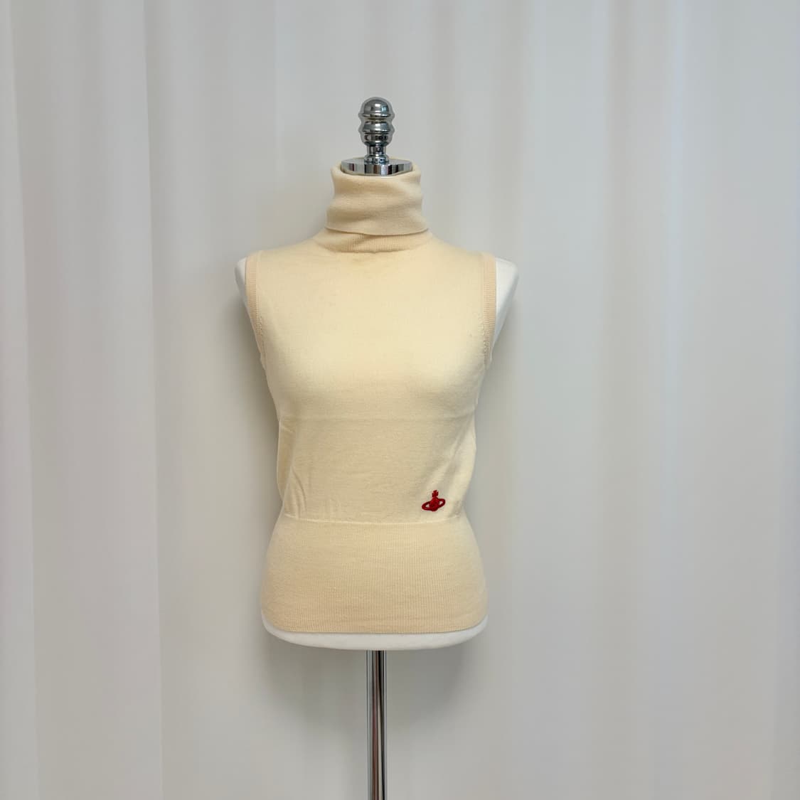 비비안웨스트우드 하이넥 베스트 니트 아이보리 상품이미지1