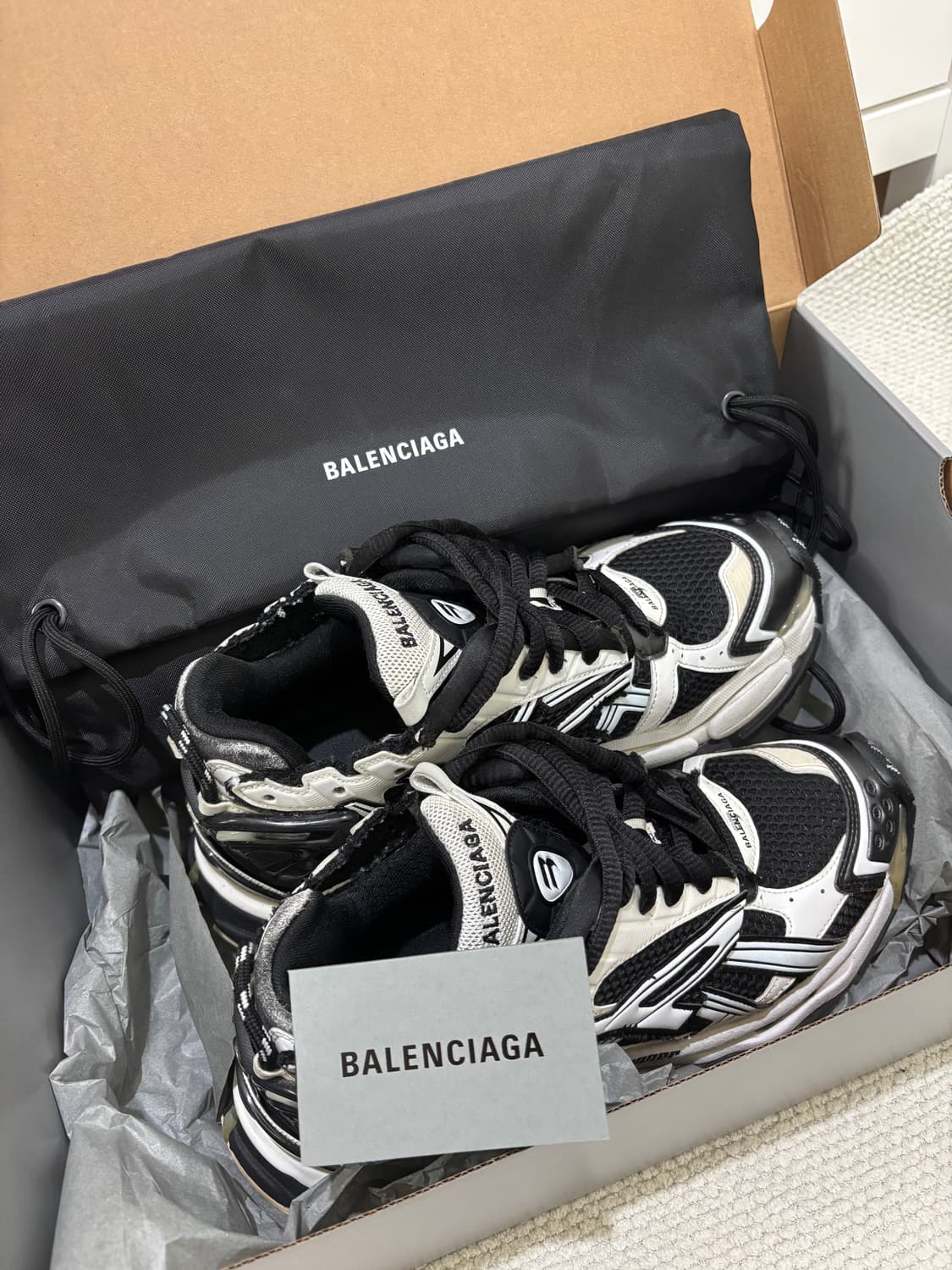 발렌시아가 러너 스니커즈 상품이미지1