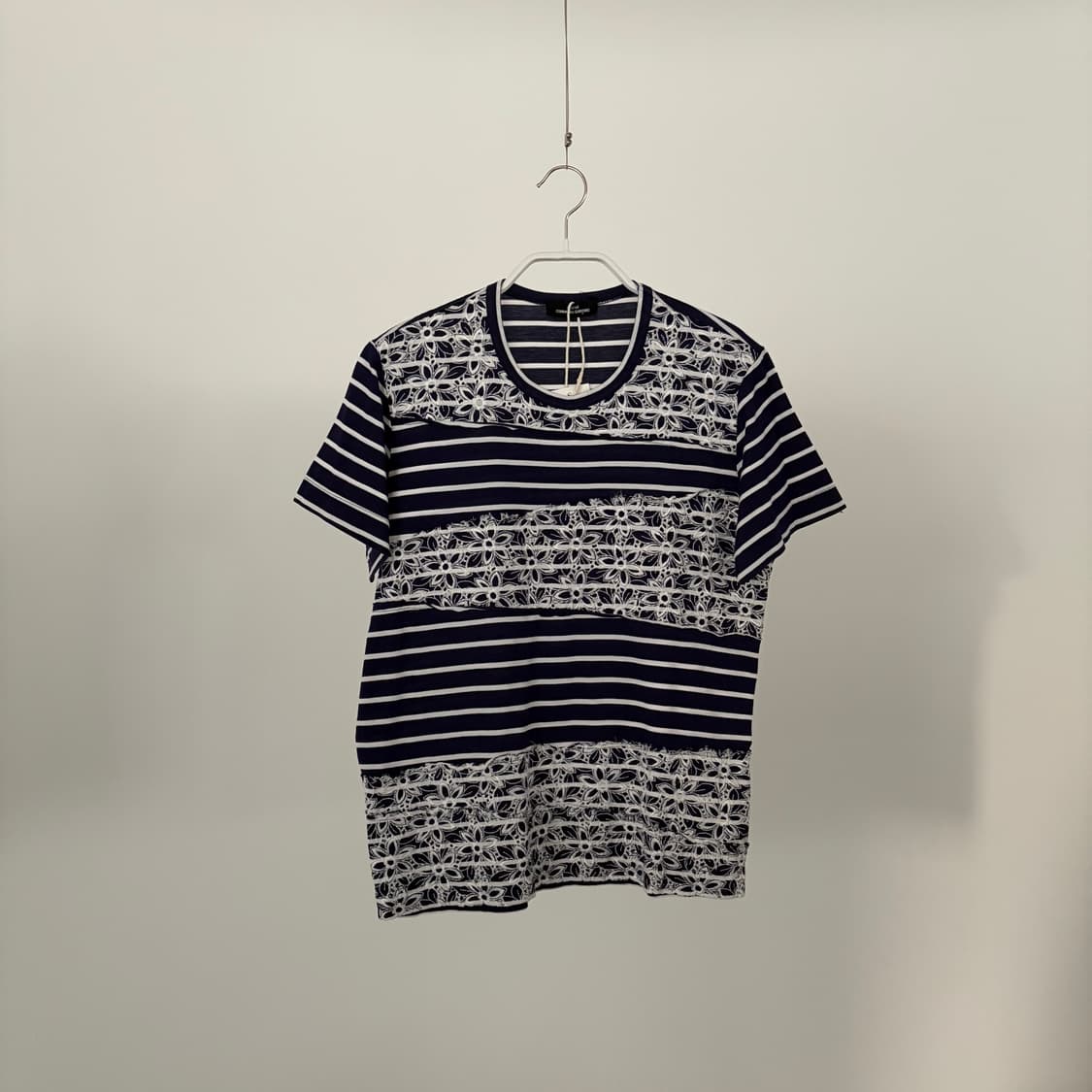 Floral Embroidered Stripe Half T 상품이미지1