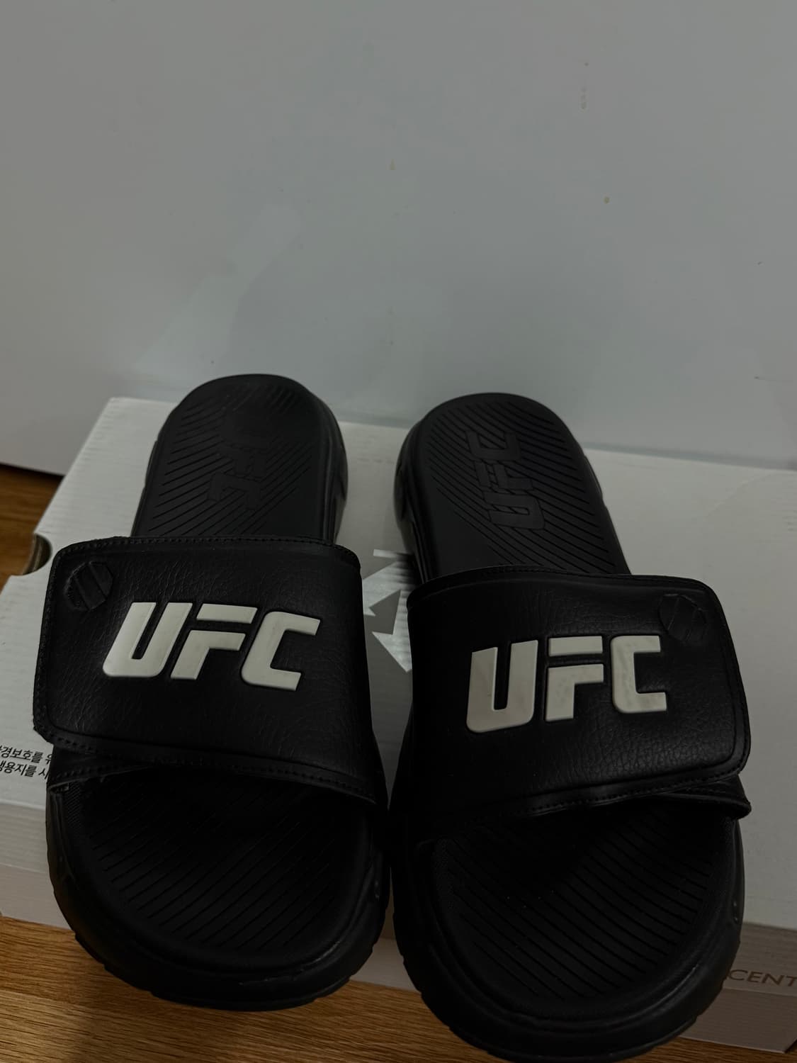 UFC 슬리퍼 260 상품이미지1