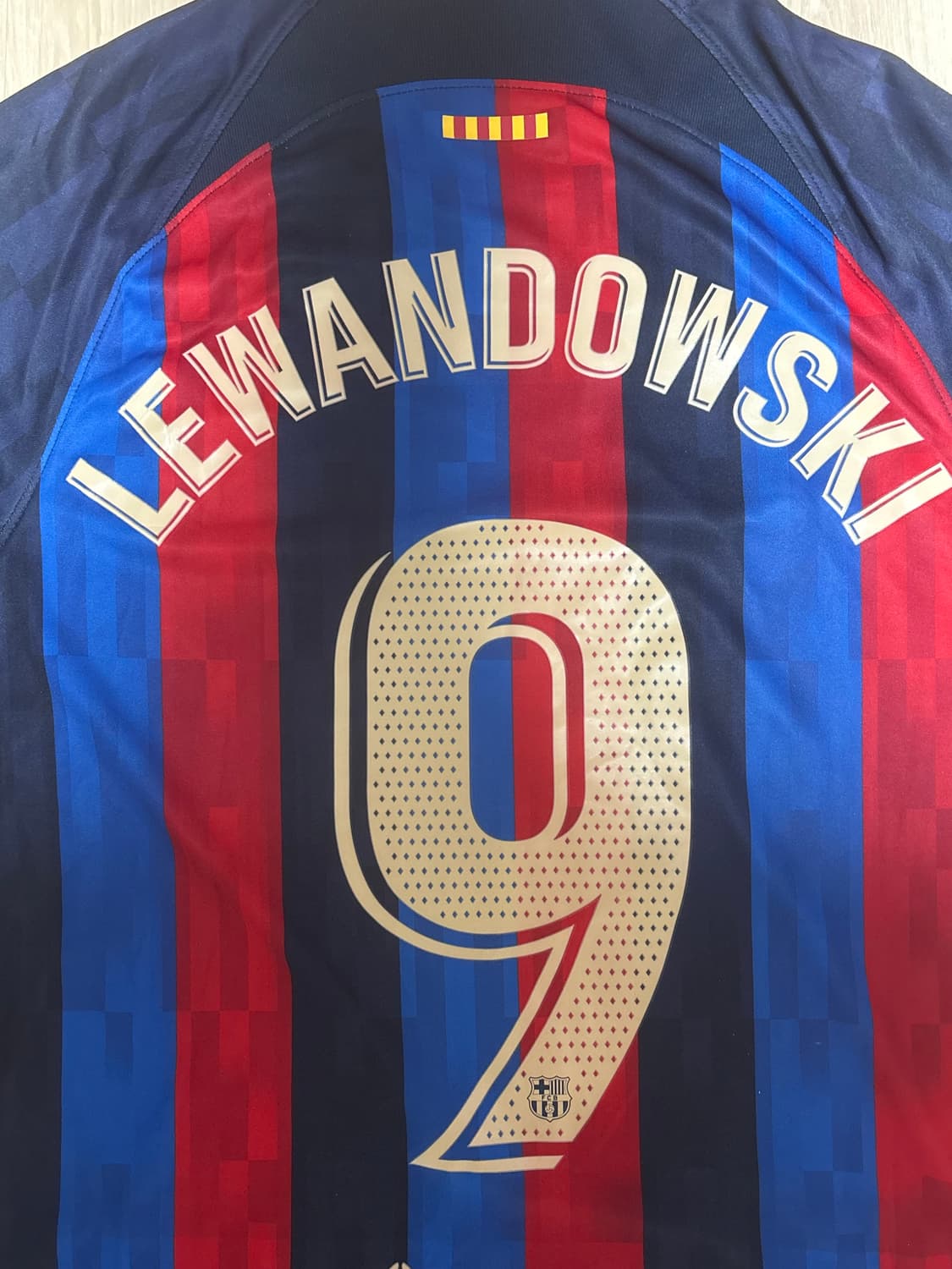 22-23 바르셀로나 레반도프스키 홈유니폼 상품이미지3