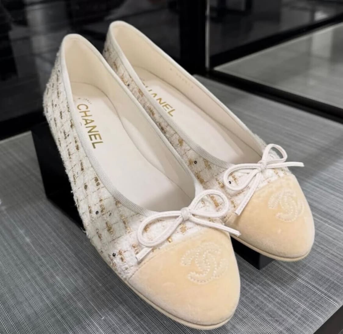샤넬 화이트 멀티 트위드 발레리나 슈즈 37 사이즈 새상품  상품이미지1