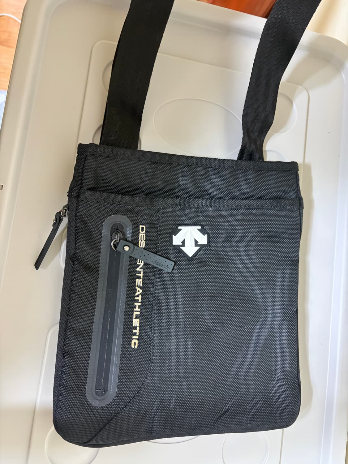 데상트 크로스백 상품이미지2