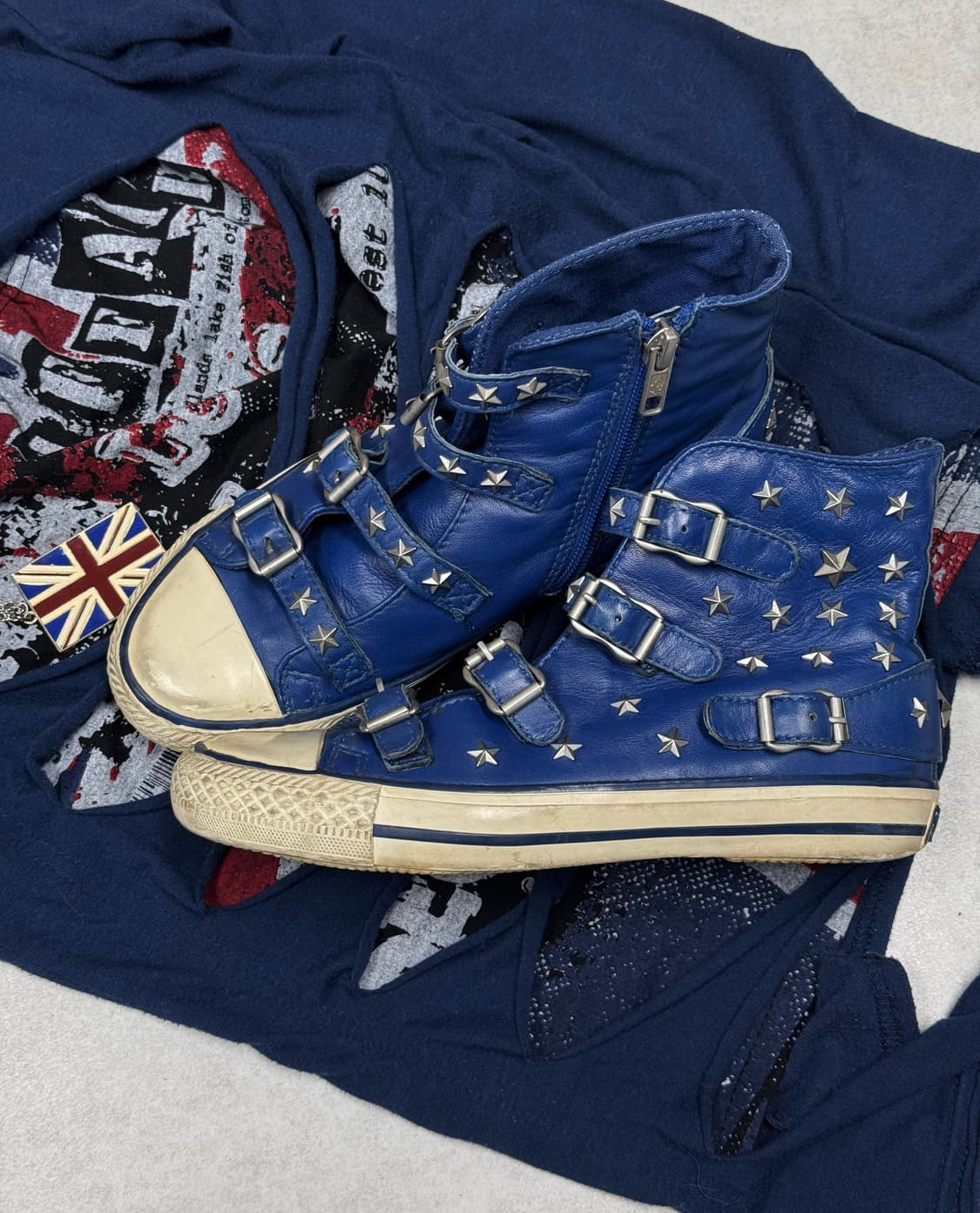 ASH 별스터드 버클 하이탑 스니커즈 상품이미지1