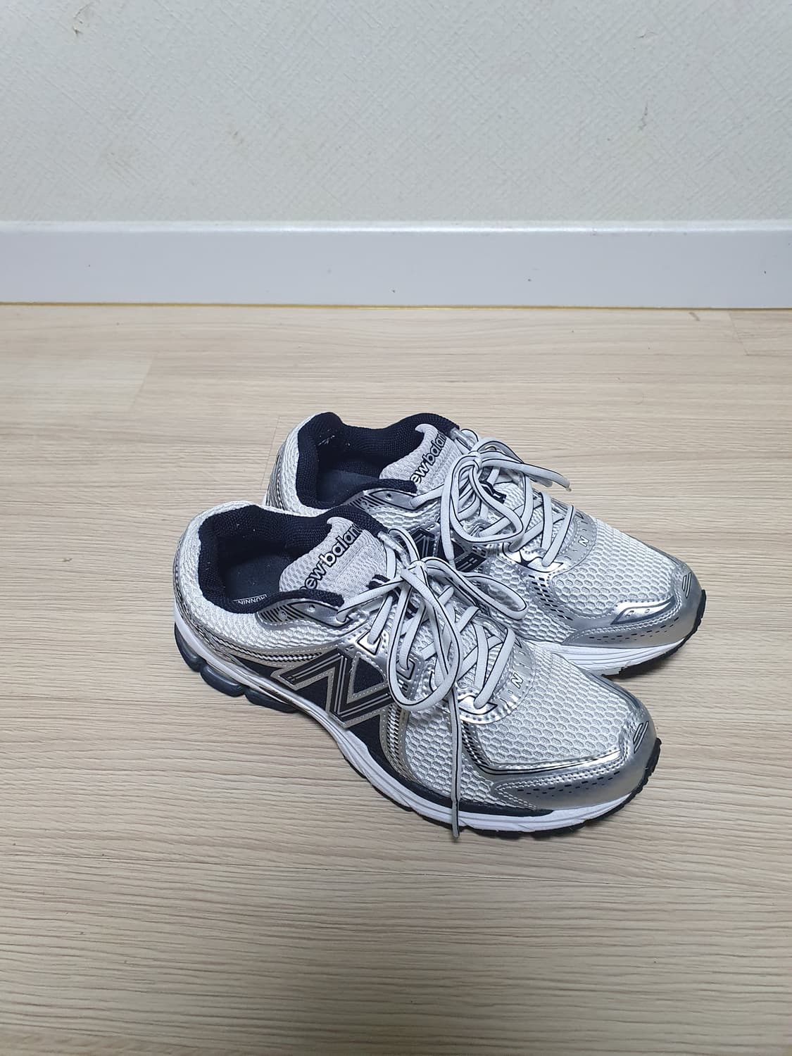 뉴발란스 860 V2 운동화 실버 블랙 270 상품이미지2