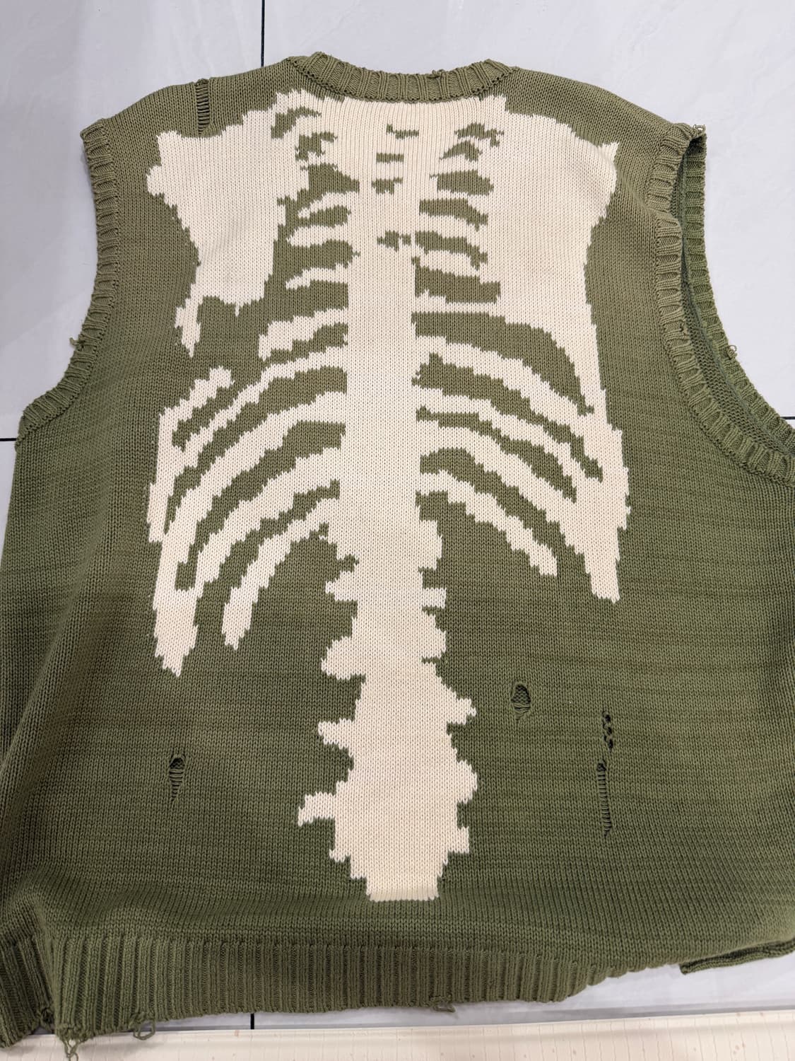 캐피탈 본 베스트 카키 상품이미지1