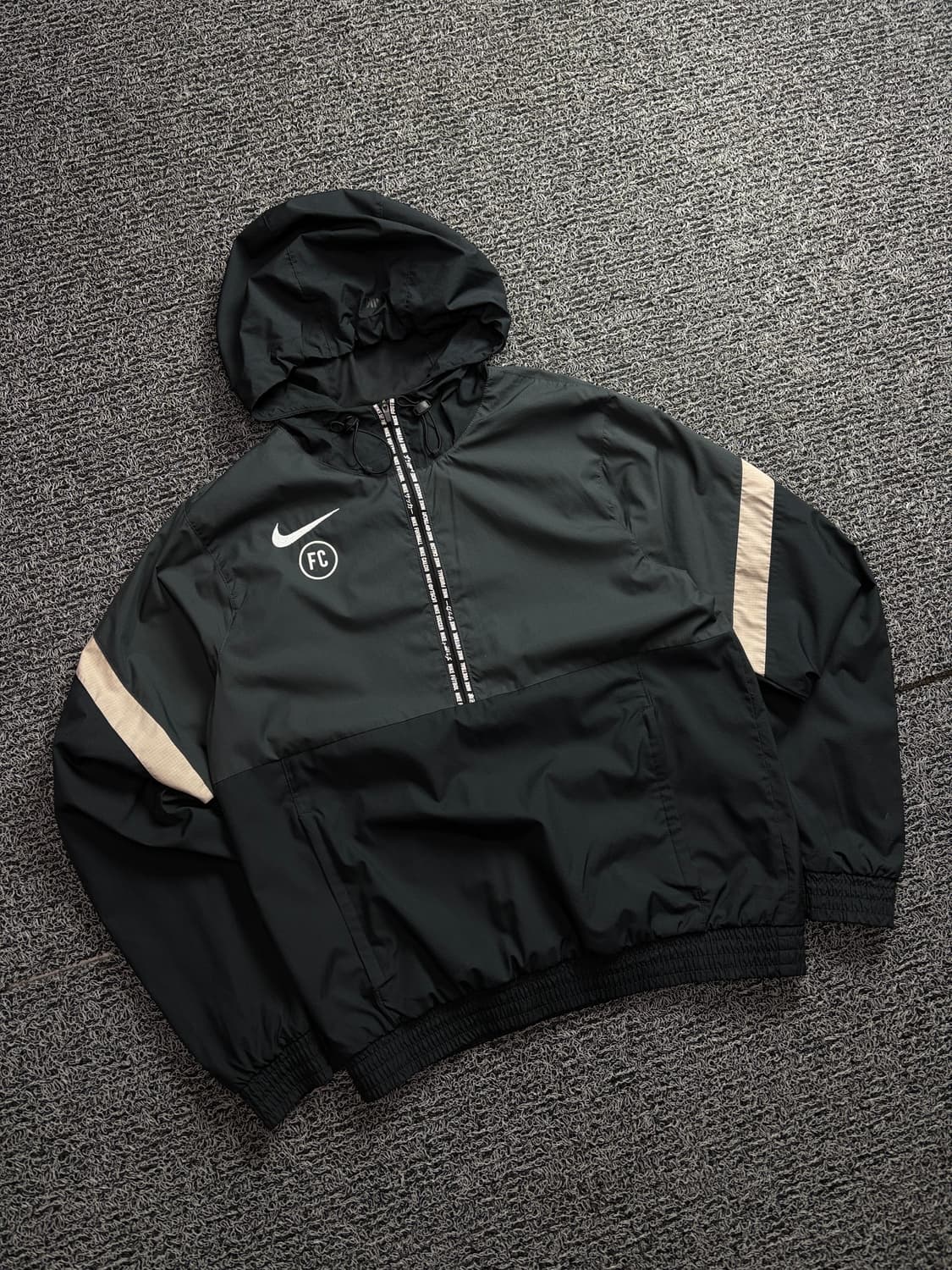 나이키 스우시로고 블랙 풀오버 우븐 아노락 웜업 1651 상품이미지1