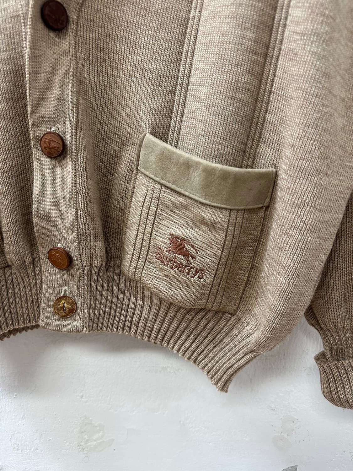드라이완료 Burberrys Beige Suede Patch Knit 상품이미지4