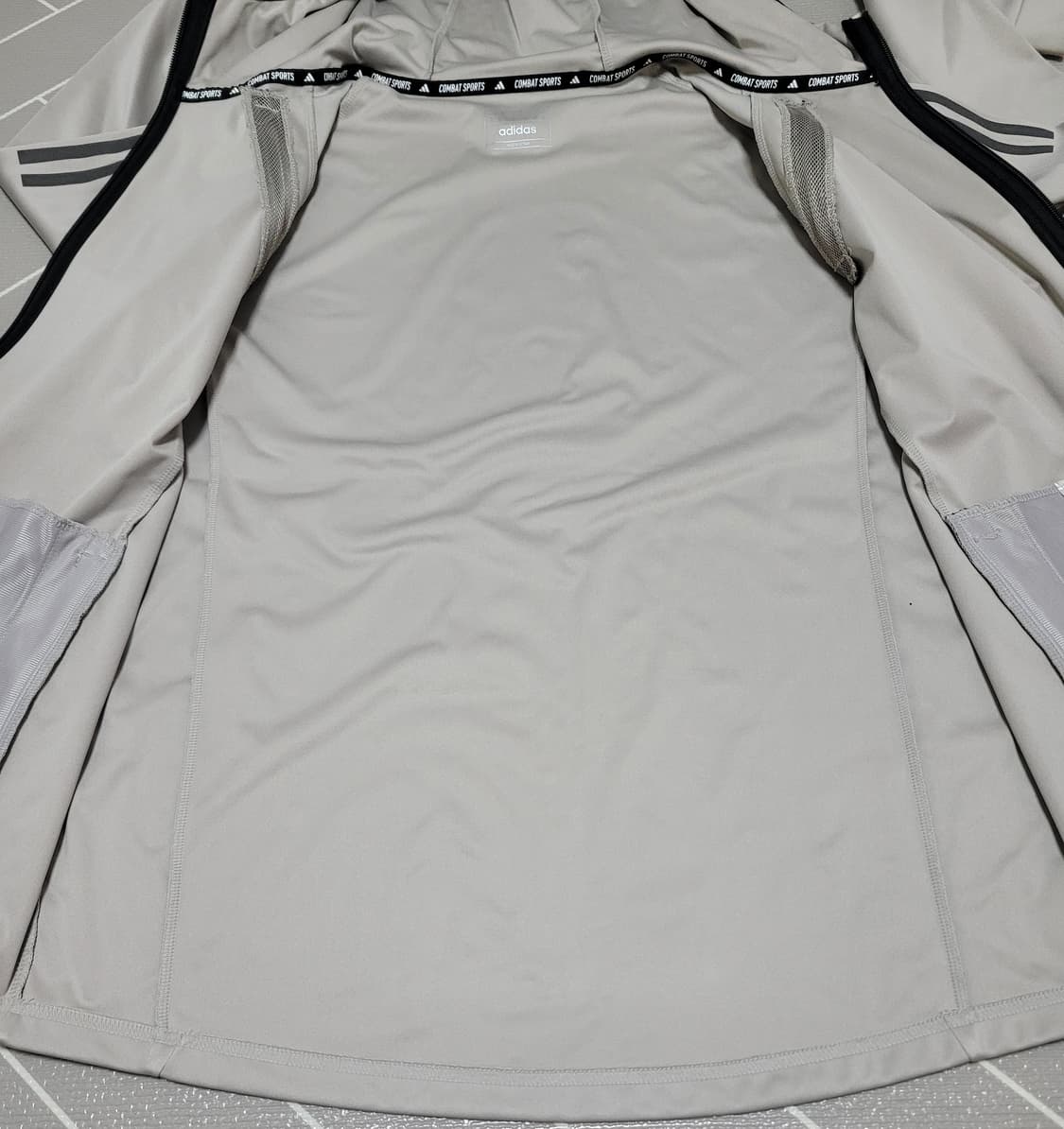 1회착) 아디다스 컴뱃 하이드로 3.0 트랙 집업 수트 L (100) 상품이미지3