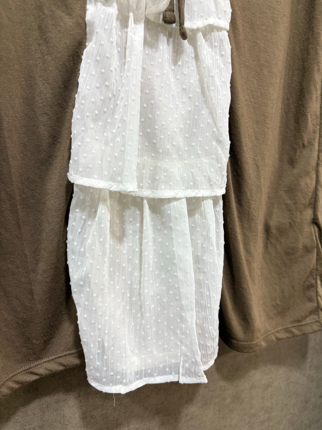 카키브라운 도트 프릴 블라우스 상품이미지8