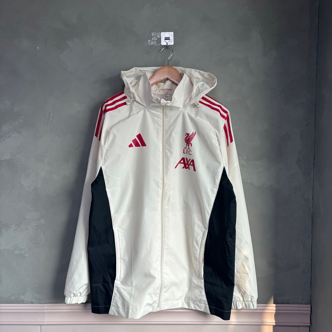 아디다스 리버풀 바람막이 상품이미지1