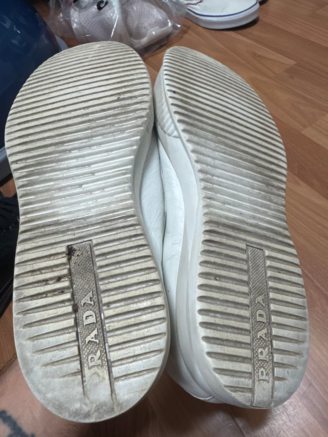 프라다 슬립온 판매합니다. 상품이미지5