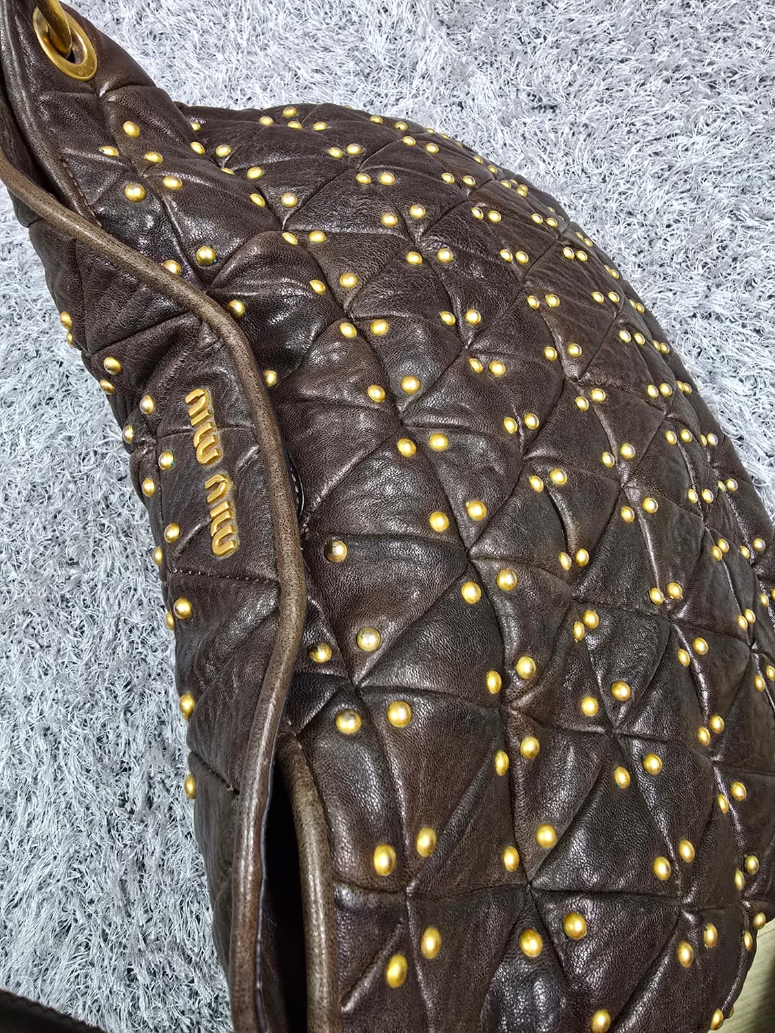 미우미우 퀼팅 금장 숄더백 상품이미지6