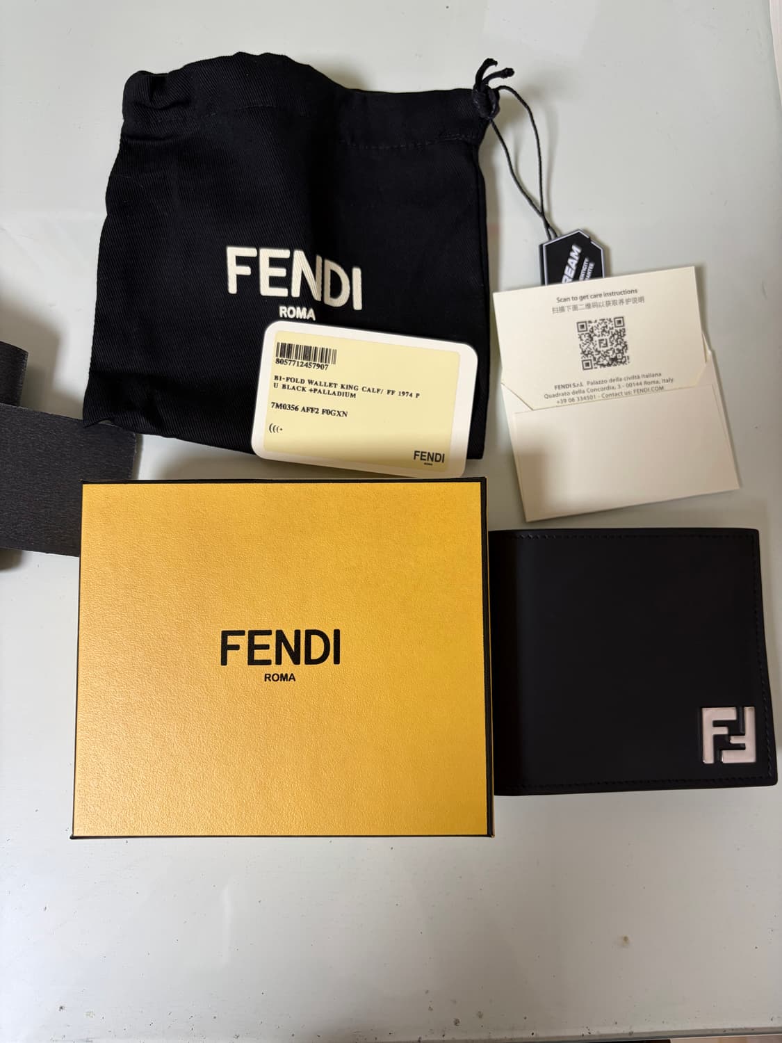 펜디 반지갑 상품이미지1