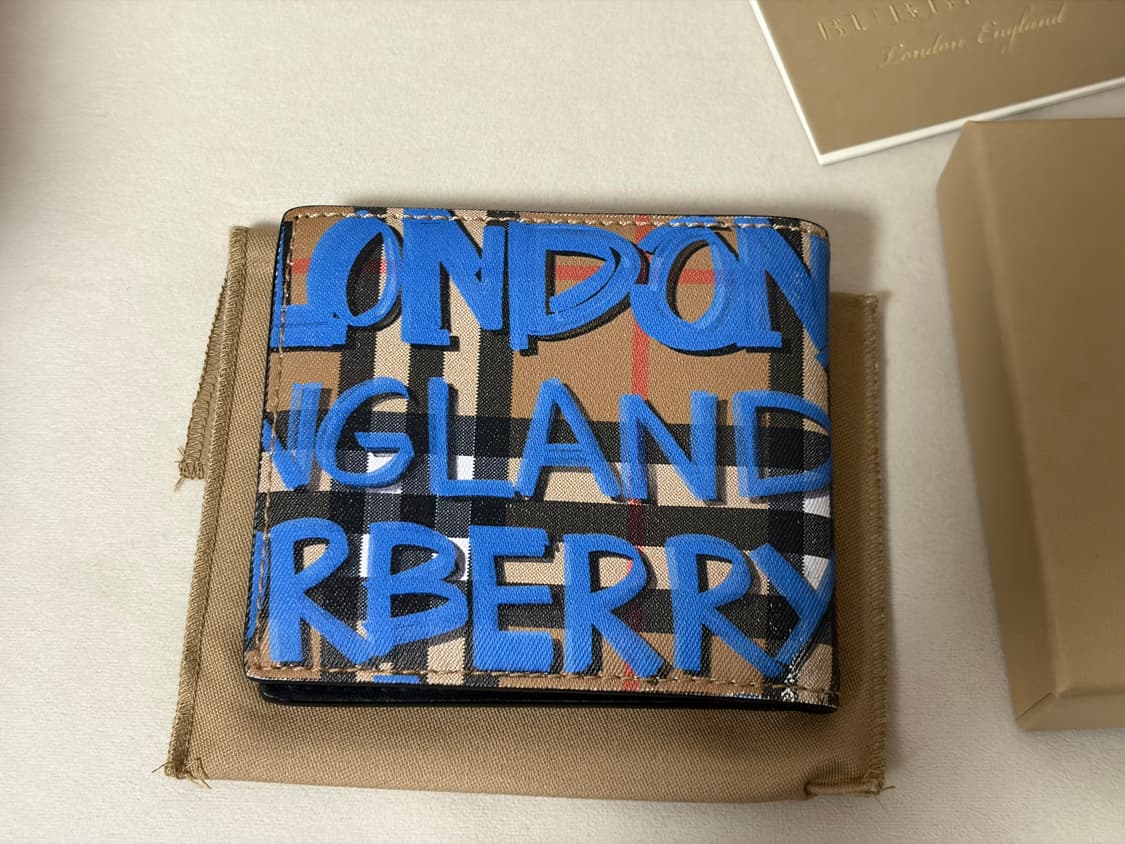 버버리 그래피티 반지갑 상품이미지2