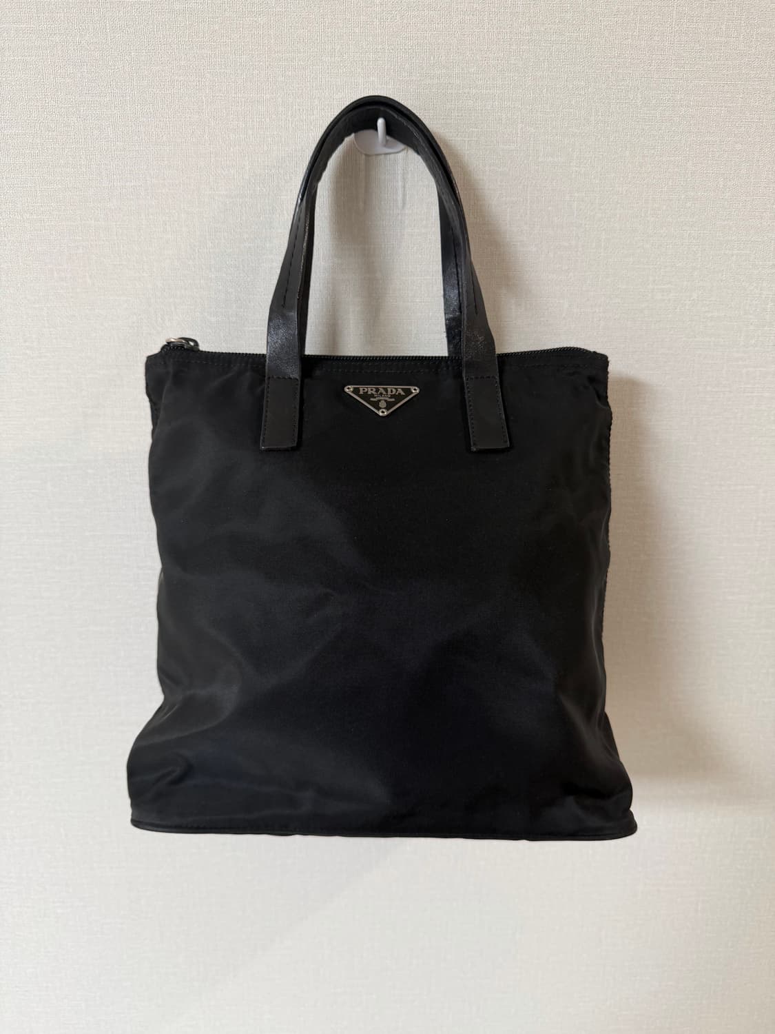 정품 프라다 포코노 나일론 토트백 블랙 상품이미지1