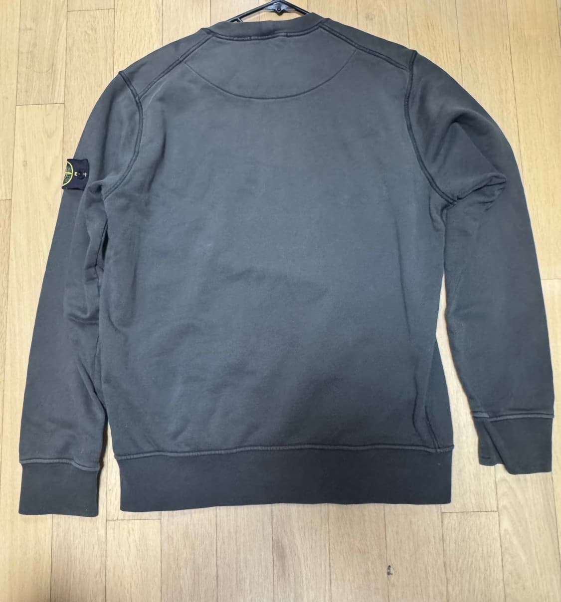 스톤아일랜드 맨투맨 다크 그레이 상품이미지3