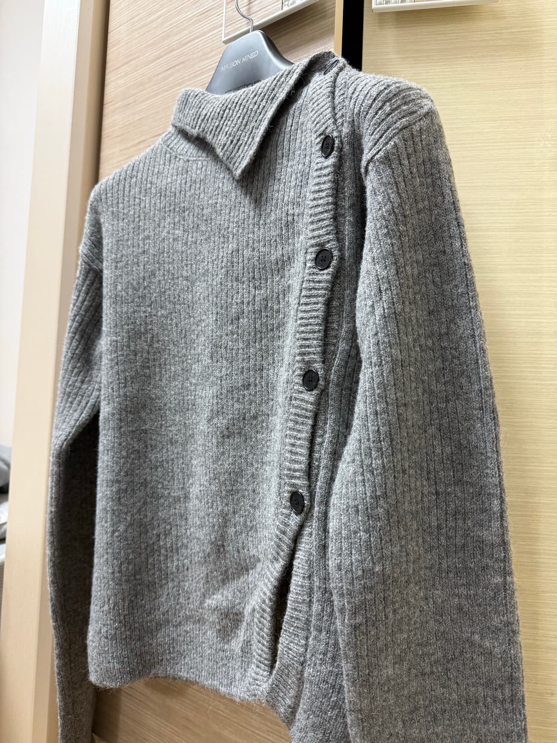 미세키 서울 / 사이드 버튼 니트 / FREE 상품이미지4