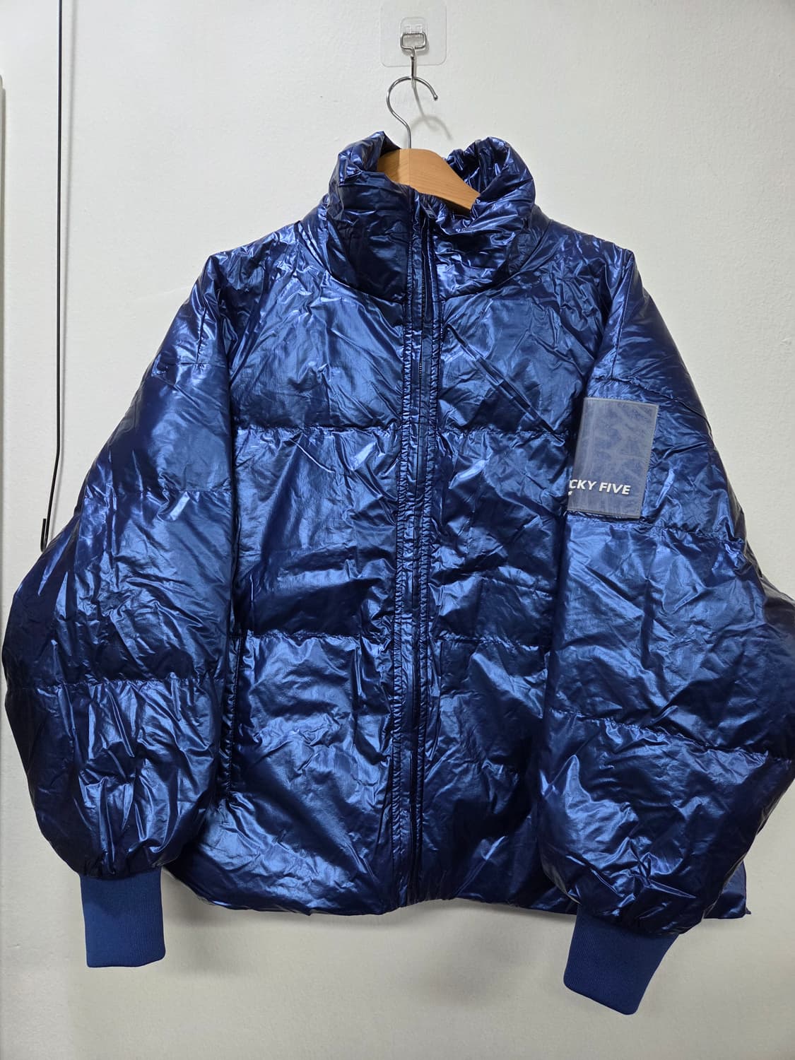 럭키파이브 블루 글로시 샤이니 푸퍼 패딩 점퍼 free 박시 힙합 상품이미지1