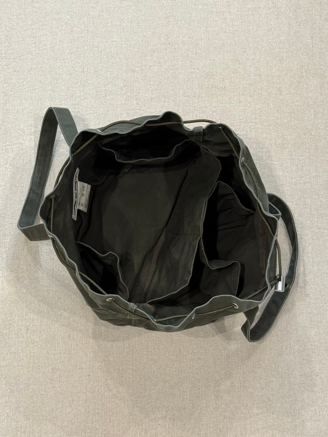 꼼데가르송 유틸리티 드로스트링 파우치 백 상품이미지4