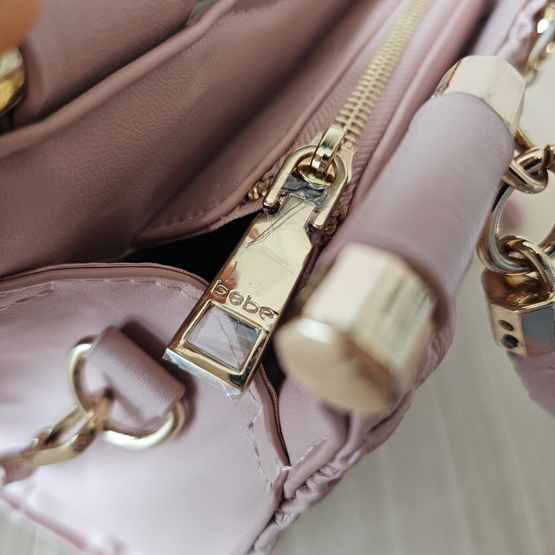 새제품) Bebe 베베 에리카 숄더백 크록스백 핸드백 가방 더스티 핑크 상품이미지5