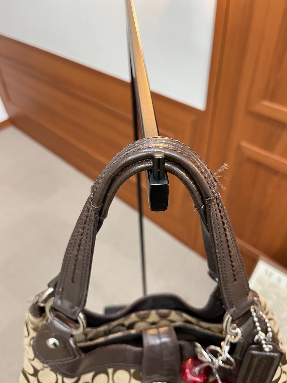 Coach Brown Big Shoulder Bag 상품이미지3