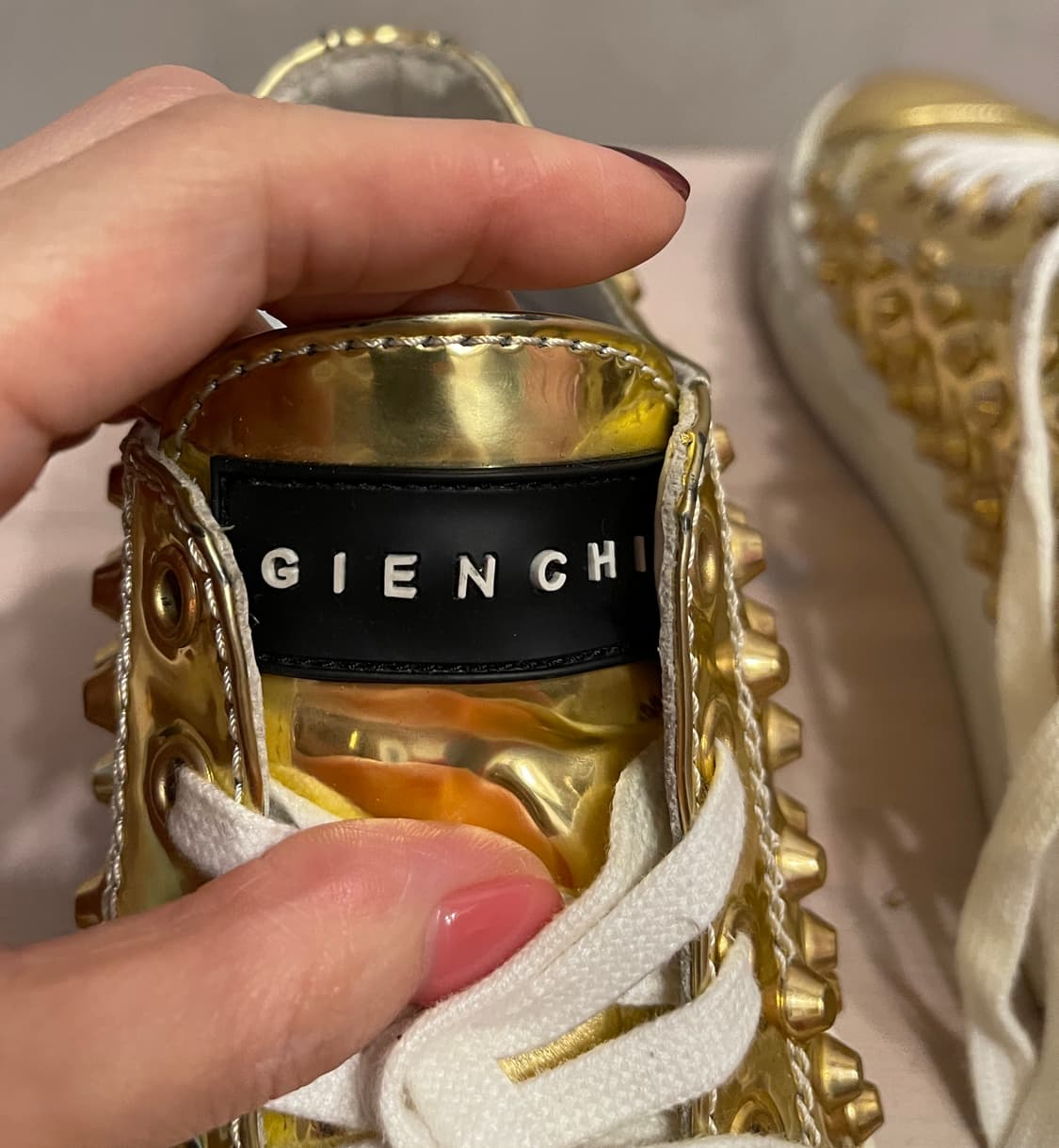  GIENCHI(젠치) 골드 스터드 스니커즈 37 / 박스 포함 상품이미지4