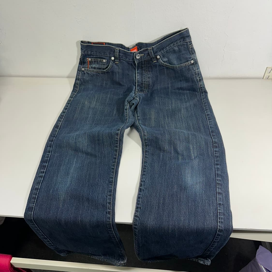 34 휴고보스 진청 레귤러핏 워싱 데님팬츠 상품이미지4