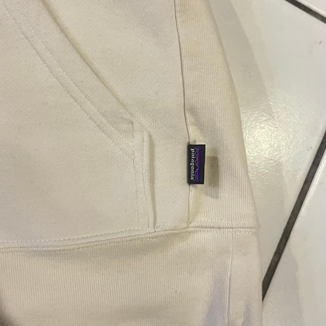 파타고니아 P-6로고 업라이절 화이트 후드티 상품이미지4