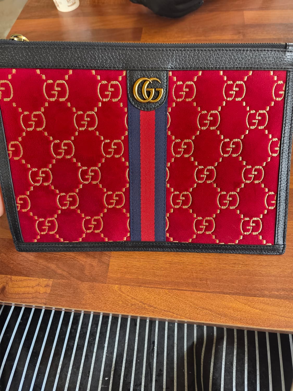 구찌 벨벳클러치 한정판 상품이미지1