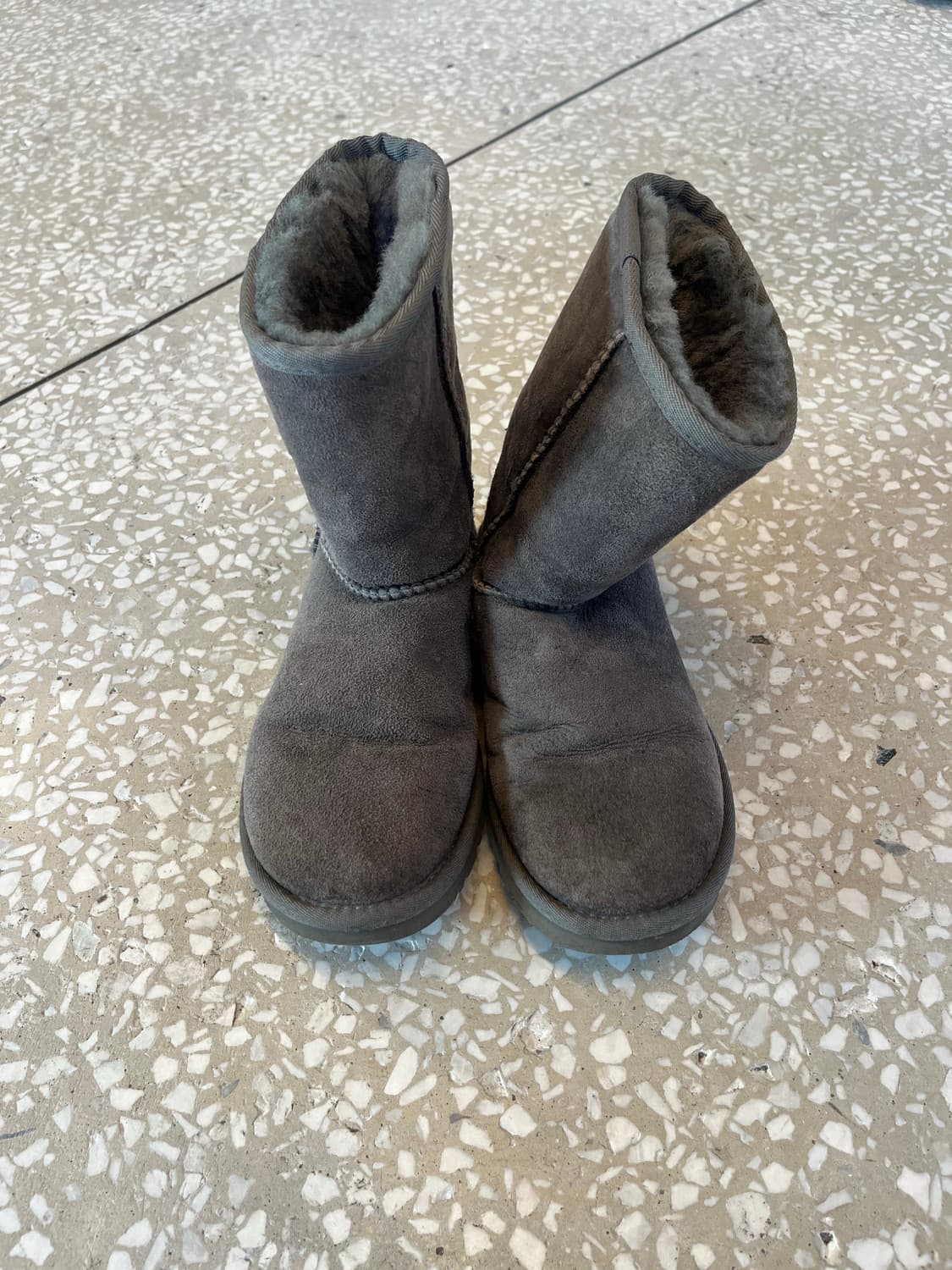 UGG Classic Short Shearling Boots – Grey 상품이미지5