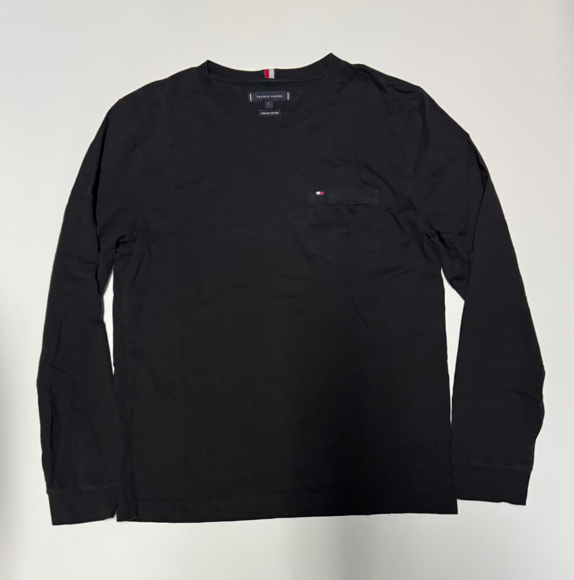 타미힐피거 원 포켓 미니멀 롱 슬리브 긴팔티 블랙 L 상품이미지1