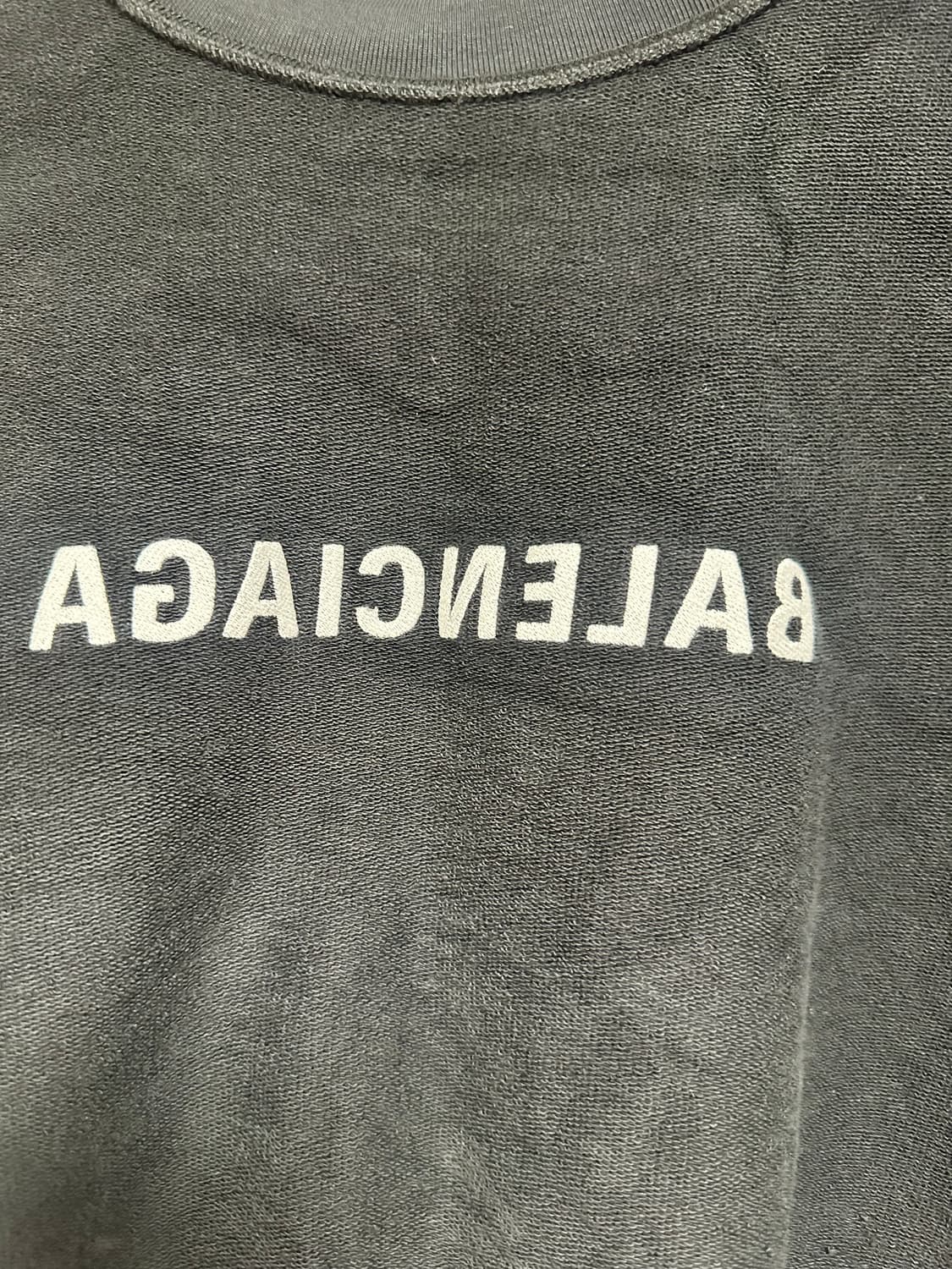 정품 발렌시아가 인사이드아웃 디스트로이드 스웻셔츠 판매합니다 상품이미지3