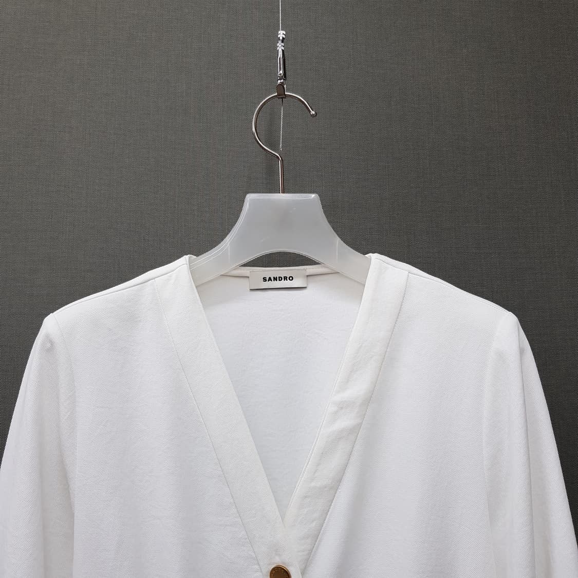 산드로 화이트 스모크 밴딩 브이넥 원피스 36사이즈 상품이미지4