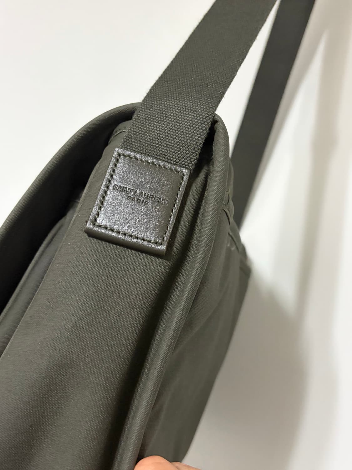 생로랑 니키 캔버스 메신저  라지 크로스백 상품이미지4