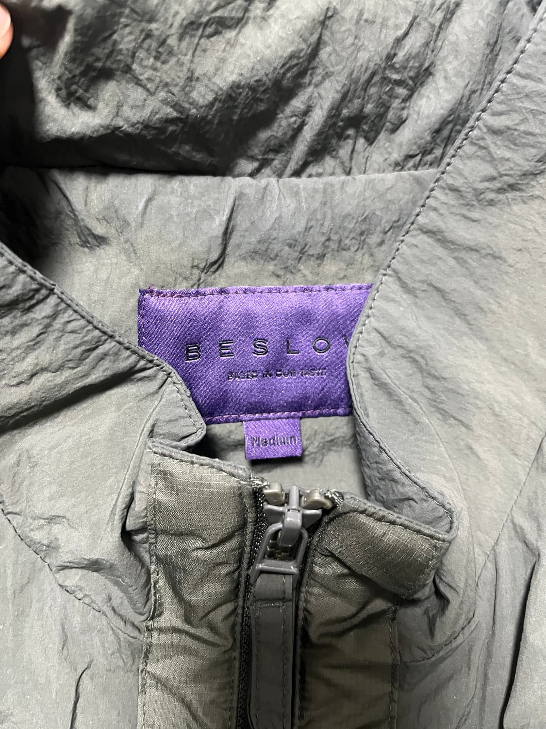 M) 비슬로우 퍼플 윈드브레이커 올리브 판매. 상품이미지4