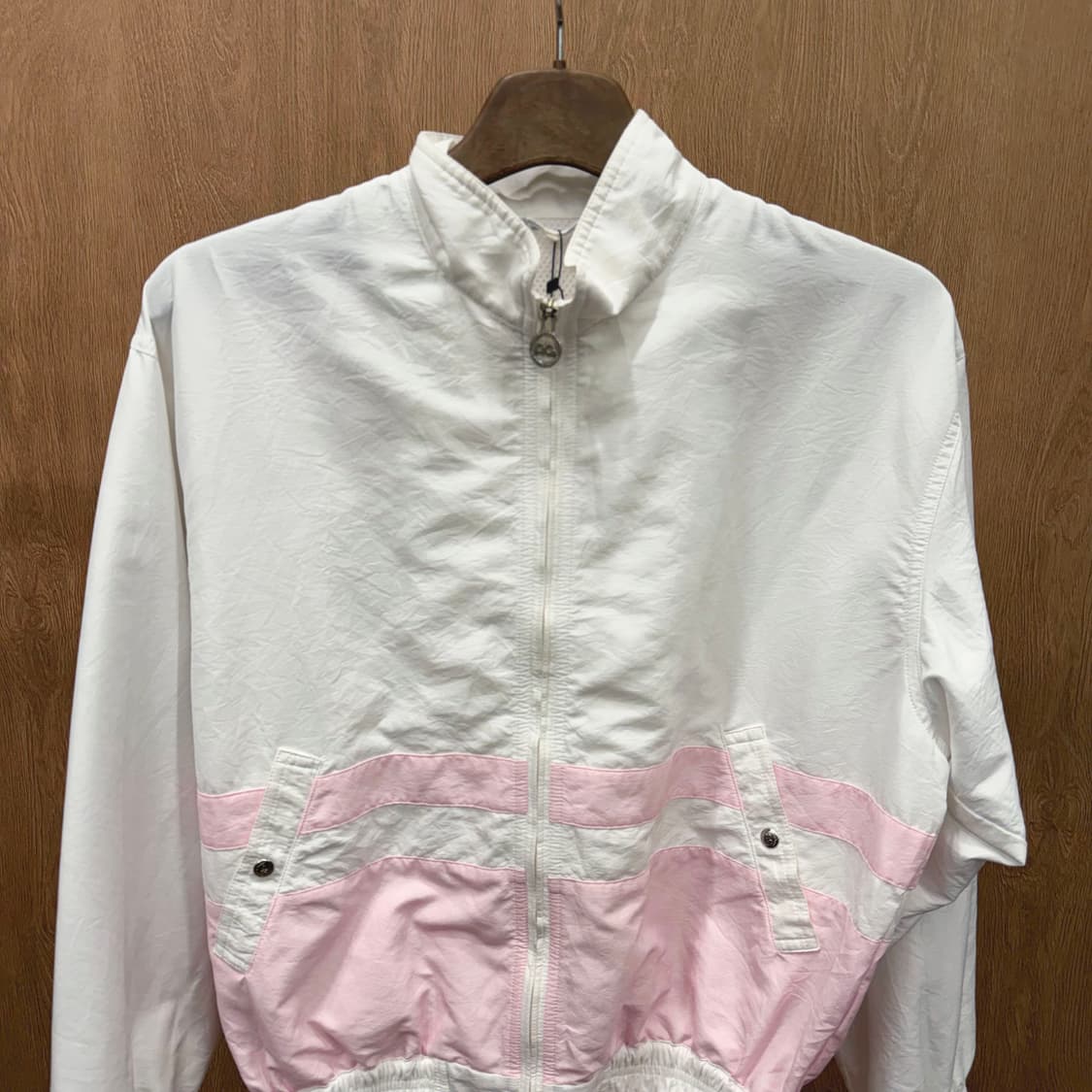 꾸레쥬 스포츠 퓨처 윈드 브레이커 핑크 배색 로고 자수 패치 화이트 상품이미지4
