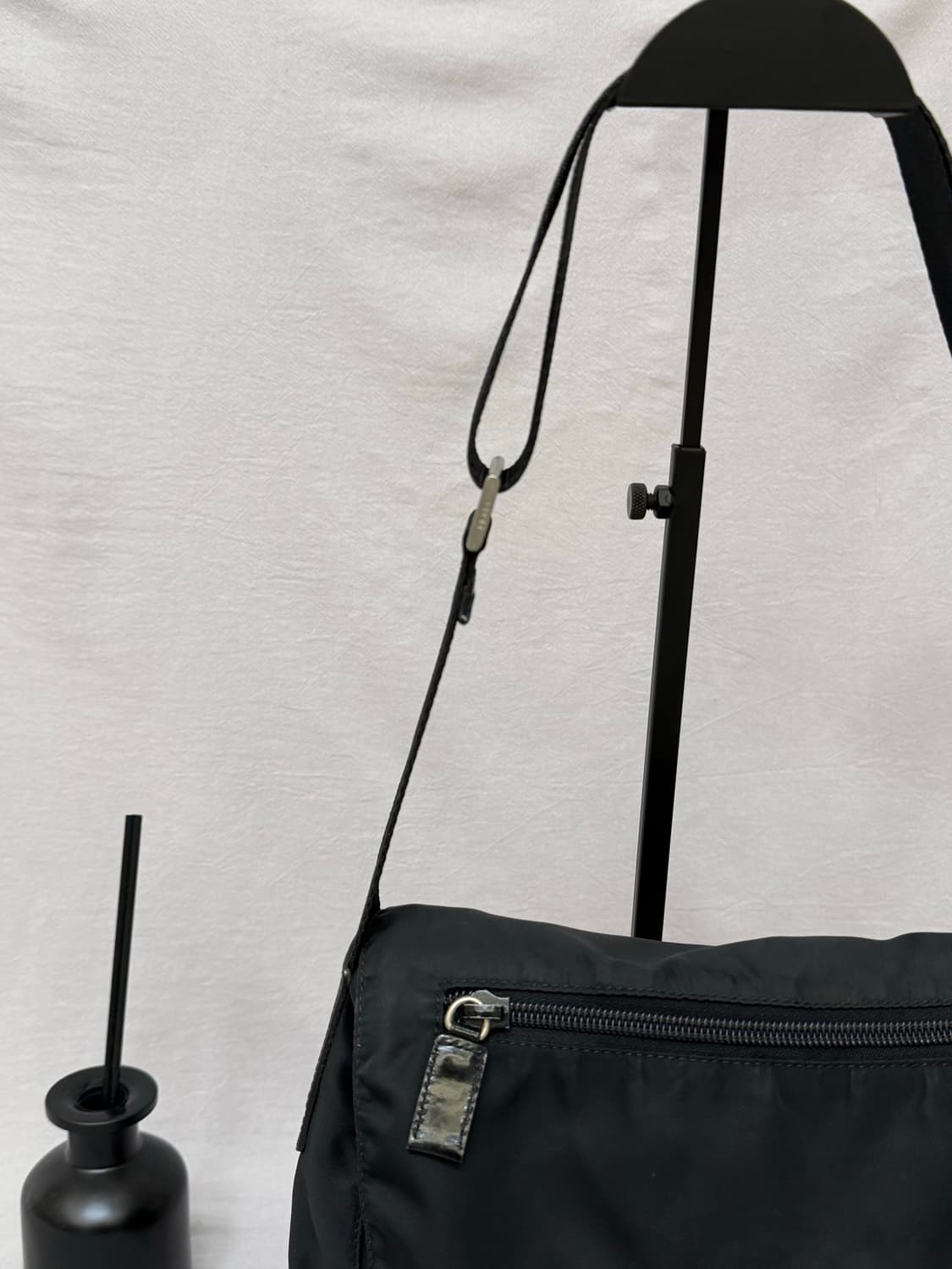 프라다 나일론 포코노 버클 크로스백 주우재백 상품이미지6