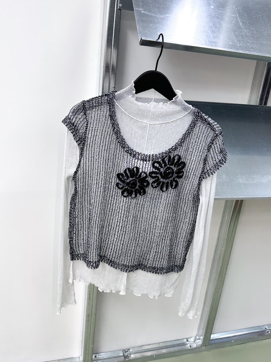 flower net top + silver seethrough top 상품이미지1