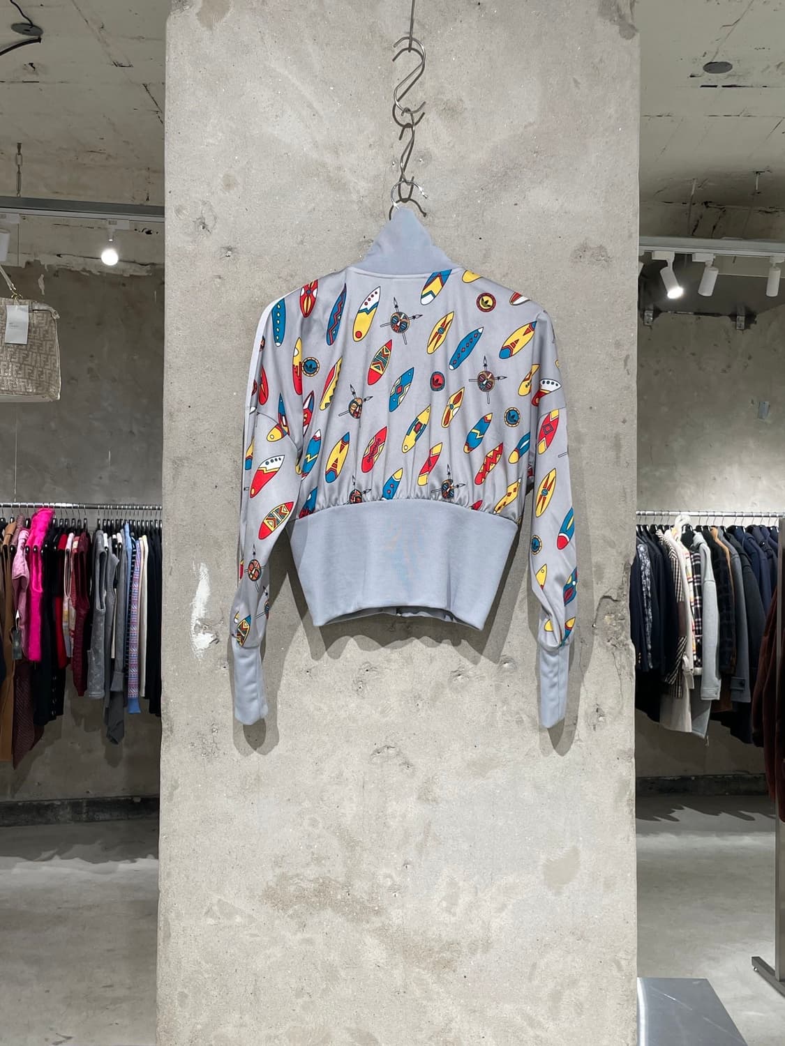 아디다스 x 제러미 스콧 그레이 아프리칸 서핑보드 크롭 져지 상품이미지6