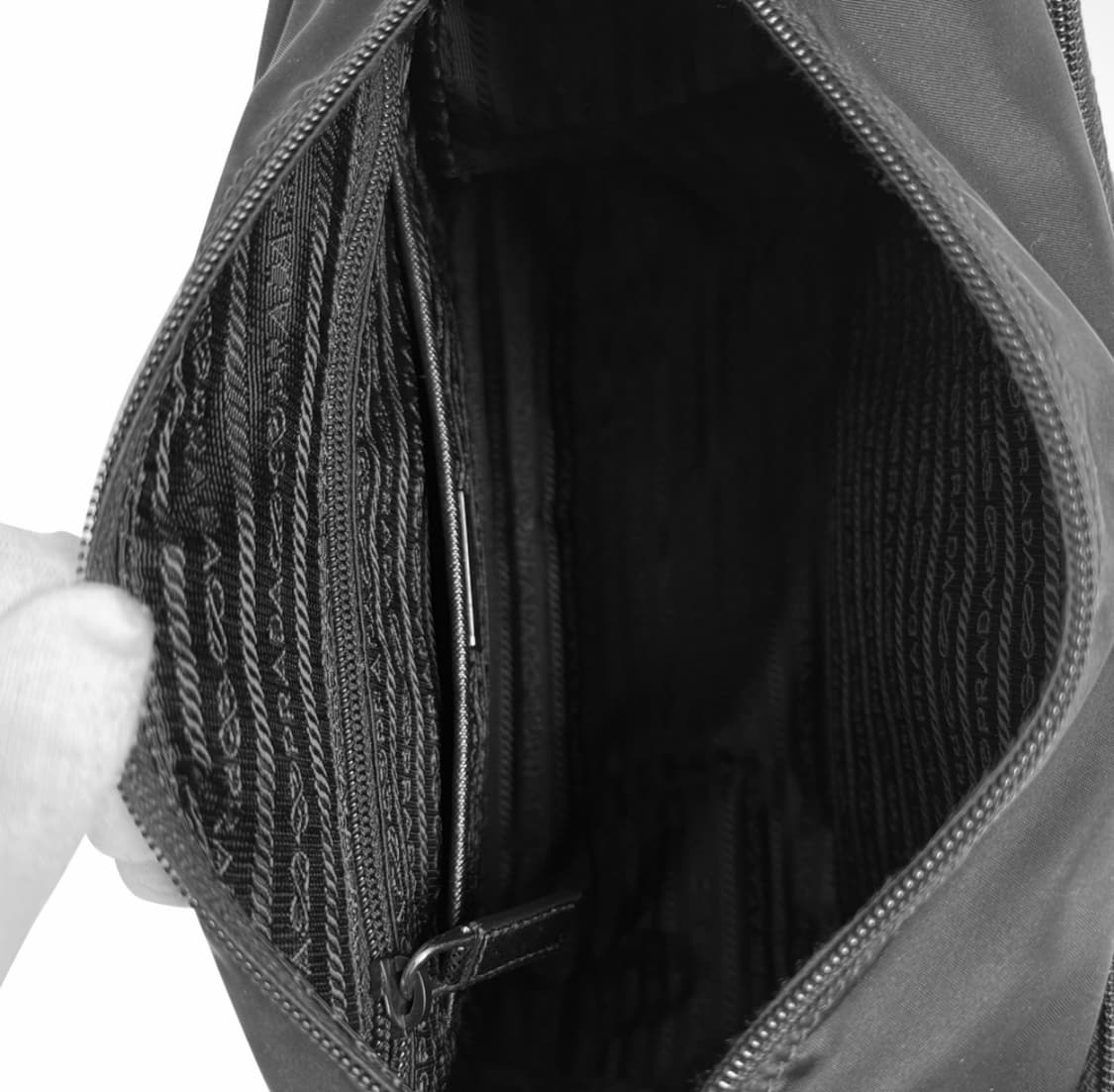 [M] 프라다 리나일론 삼각로고 투버클 메신저백 크로스백 블랙 미디움 상품이미지9