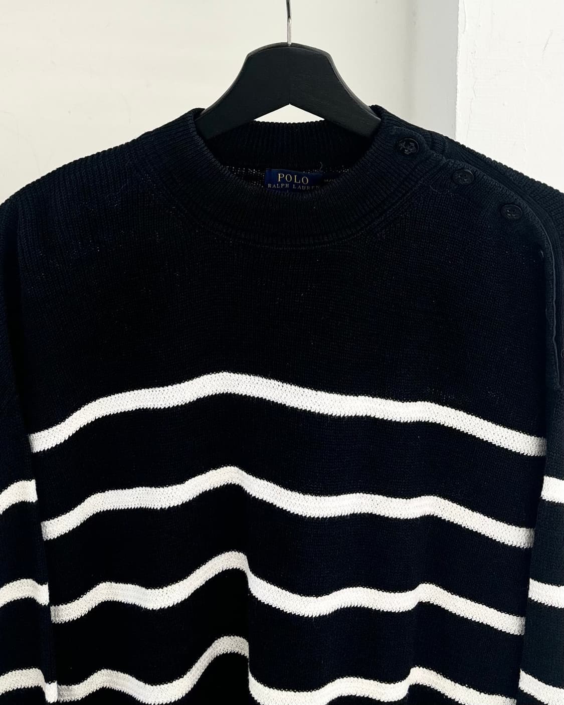 폴로 랄프 로렌 버튼 숄더 스트라이프 블랙 니트 상품이미지2