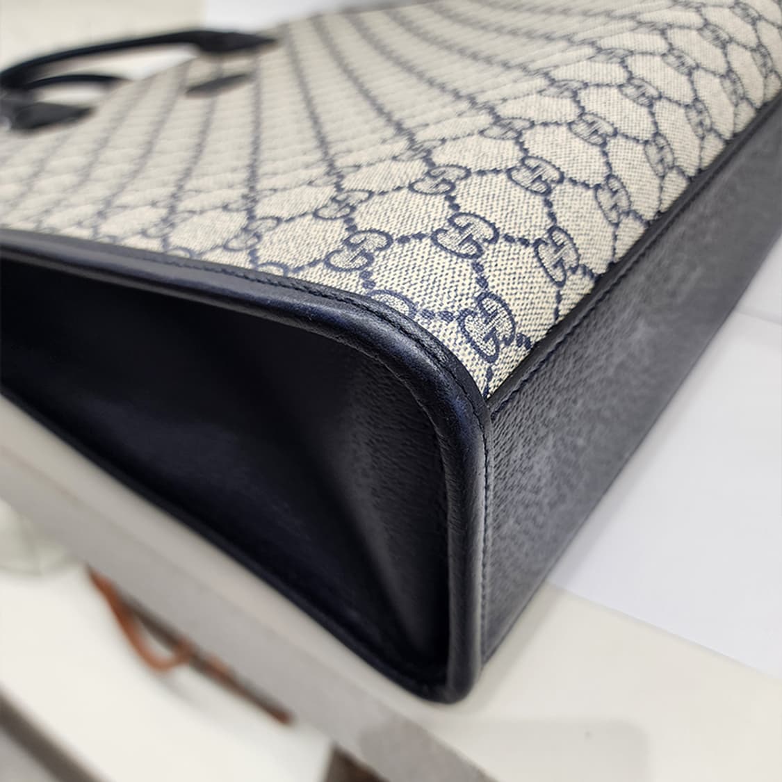 구찌 674155 인터로킹 G 미디움 토트백 상품이미지4