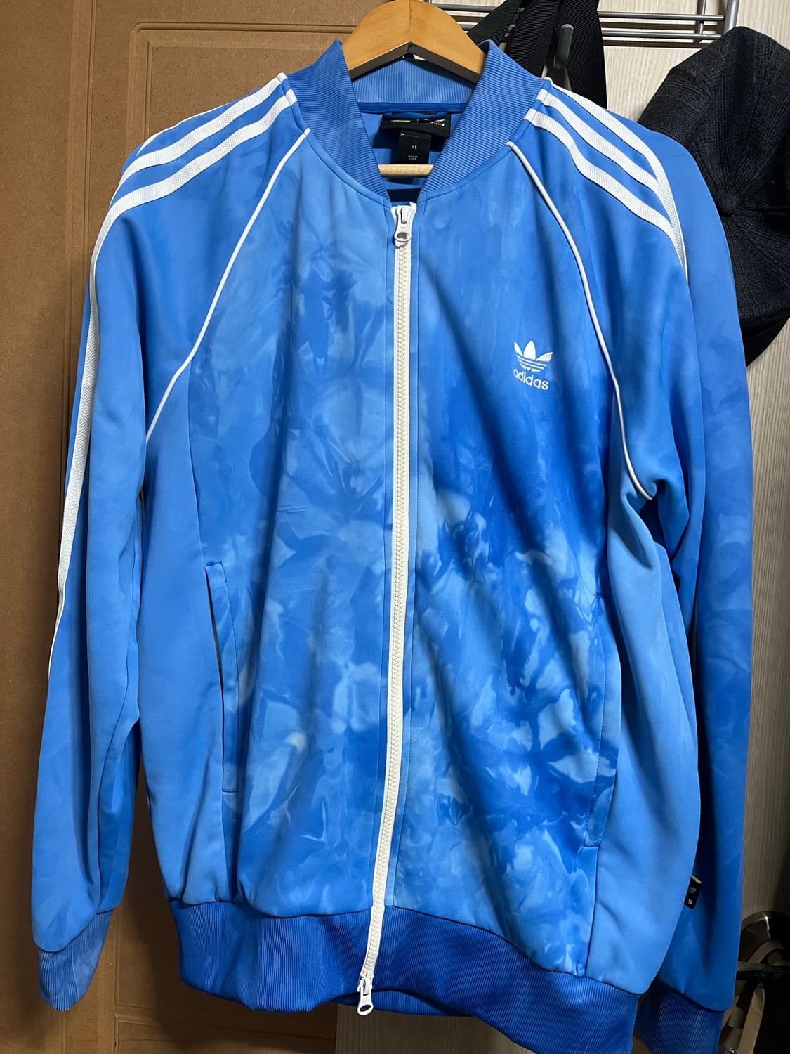 아디다스 퍼렐윌리엄스 블루 타이다이 집업 상품이미지2