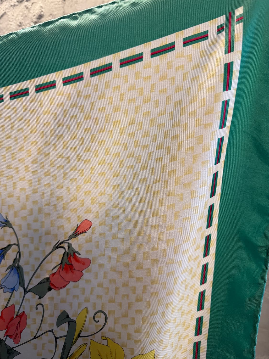 구찌 실크 스카프 플로럴 보타닉 패턴 클래식 라인 상품이미지4