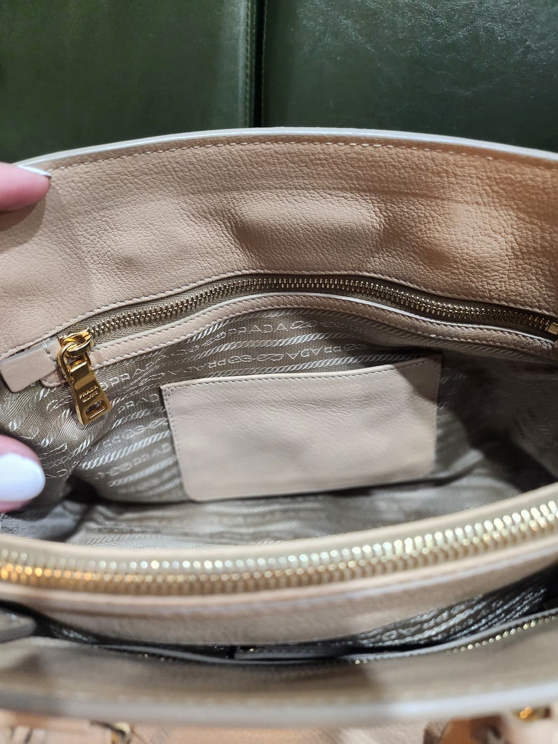 프라다 베이지 가죽 토트백 정품 상품이미지8